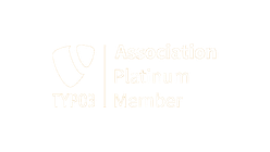 Weißer Schriftzug Association Platinum Member nebem TYPO3-Logo