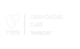 Das TYPO3 Logo mit einem Schriftzug Association Gold Member, alles in weiss gehalten